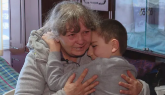 По Коледа се случват чудеса! Цяла община се обедини, за да помогне на баба Роза и нейните внучета