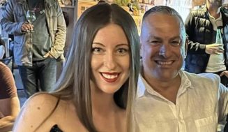 Щерката на Юксел като близначка на гаджето му (Снимки)