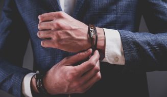 Как да зарадваме любимия: Перфектният коледен подарък за мъже – кожени гривни